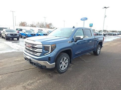 Used 2024 GMC Sierra 1500 SLE image 3