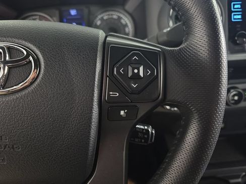 Used 2017 Toyota Tacoma TRD Sport w/ Tow Package (A/T) AWD/4WD image 14