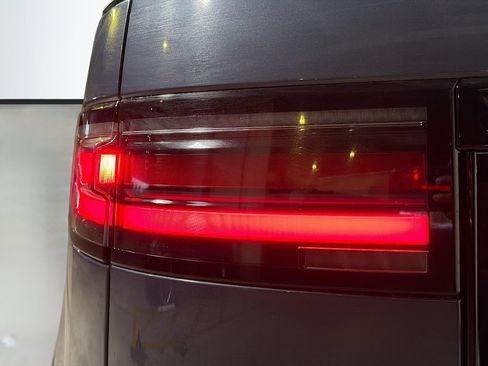 New 2026 Land Rover Discovery Limited Edition image 9