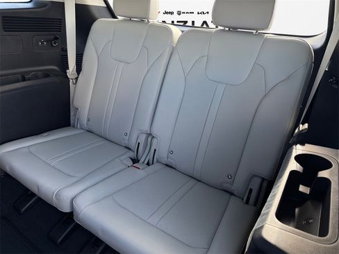 New 2025 Kia Sorento S w/ Panoramic Sunroof Package image 18