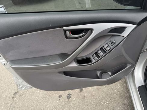 Used 2015 Hyundai Elantra SE w/ Option Group 02 FWD image 32