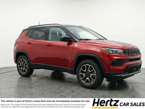 Used 2025 Jeep Compass Trailhawk AWD/4WD image 1