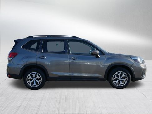 Used 2020 Subaru Forester Premium image 8