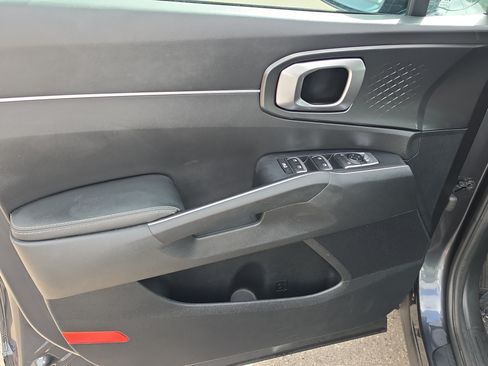Certified 2022 Kia Sorento S w/ Panoramic Sunroof Package FWD image 17