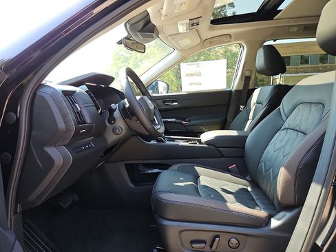 New 2026 Nissan Pathfinder Platinum AWD/4WD image 11