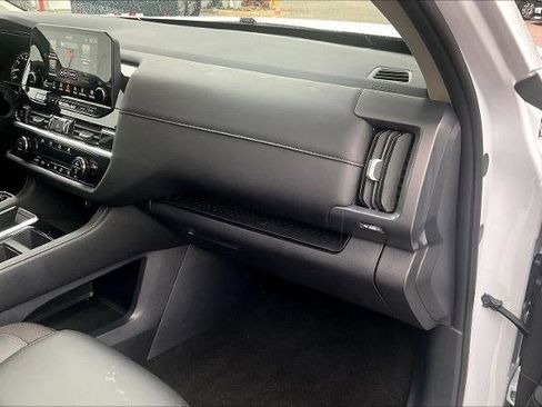 Certified 2025 Nissan Pathfinder SL w/ SL Premium Package image 18