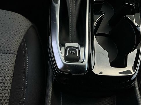 Used 2025 Chevrolet Trax LT image 21