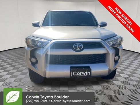 Used 2018 Toyota 4Runner SR5 Premium AWD/4WD image 2