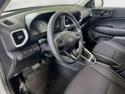 Used 2023 Hyundai Venue Limited FWD image 9