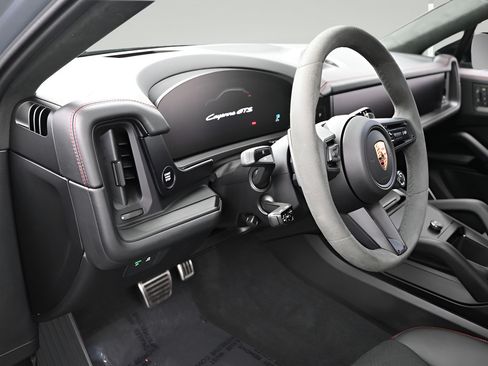 Certified 2025 Porsche Cayenne GTS AWD/4WD image 5
