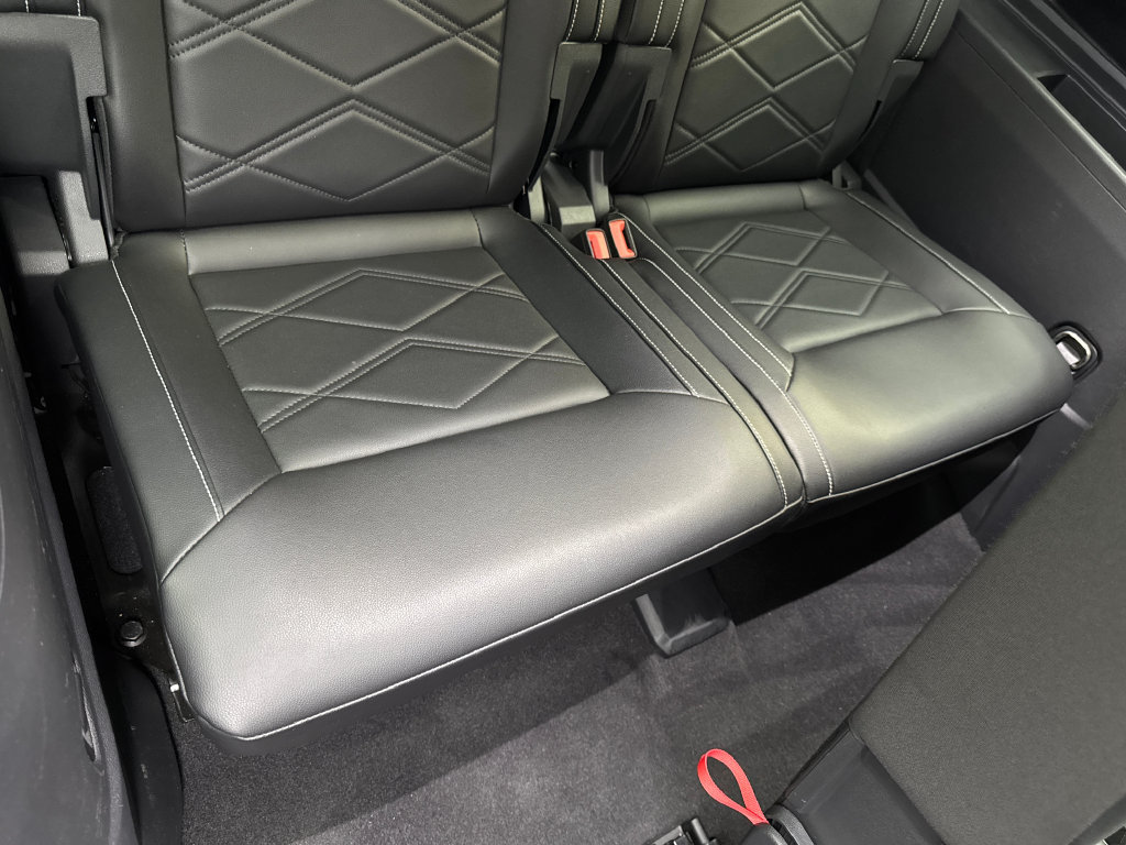Used 2024 Volkswagen Atlas SE w/ Panoramic Sunroof Package FWD image 42