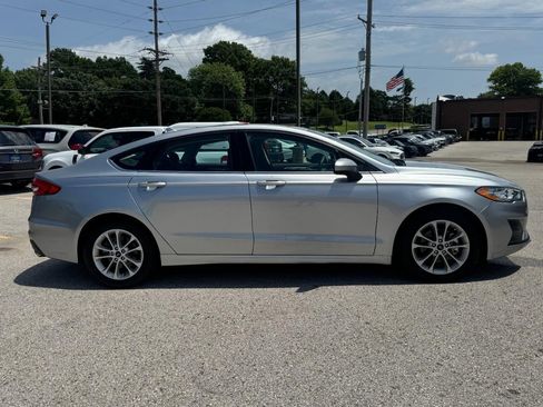 Used 2020 Ford Fusion SE FWD image 2