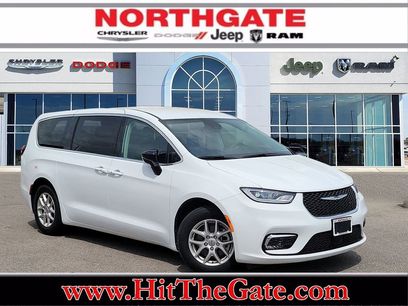 Used 2024 Chrysler Pacifica Touring-L