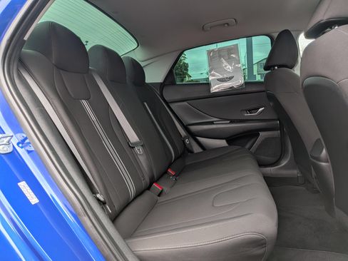 Used 2023 Hyundai Elantra SEL w/ Convenience Package FWD image 8
