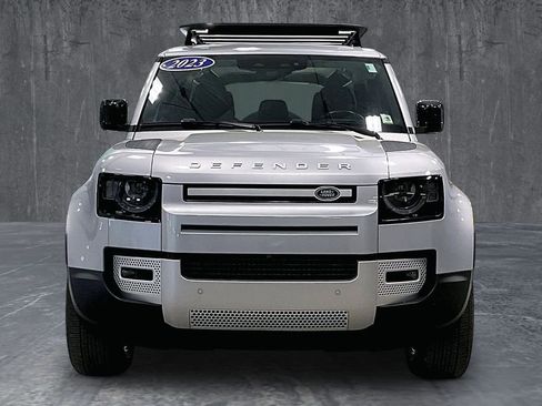 Used 2023 Land Rover Defender 110 SE AWD/4WD image 2