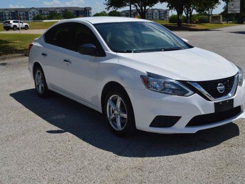 Used 2017 Nissan Sentra S FWD image 2