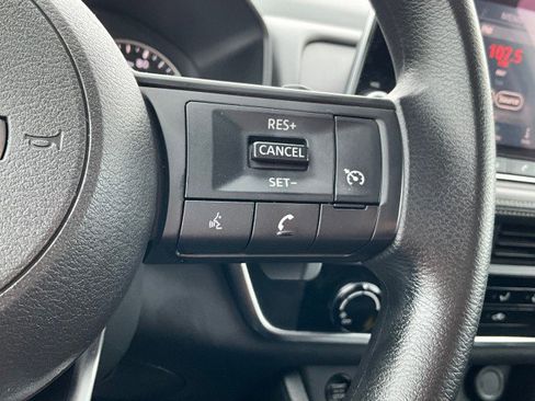 Used 2024 Nissan Rogue S image 17