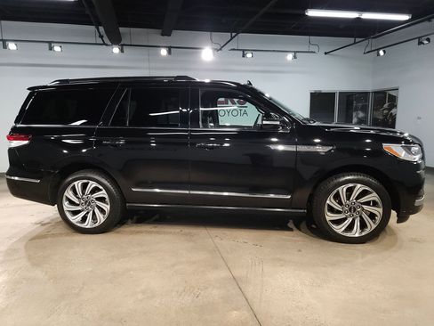 Used 2024 Lincoln Navigator Reserve image 8