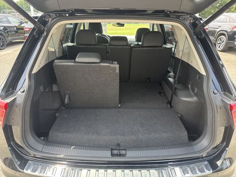 Used 2024 Volkswagen Tiguan SE FWD image 8