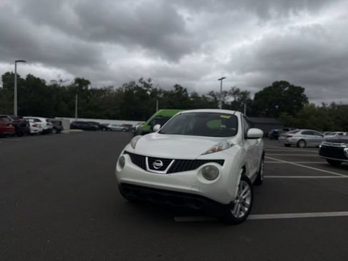 Used 2013 Nissan Juke S FWD image 3