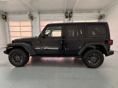 Used 2024 Jeep Wrangler Unlimited Sport AWD/4WD image 2