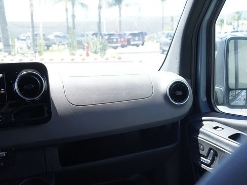 Used 2023 Mercedes-Benz Sprinter 2500 image 31
