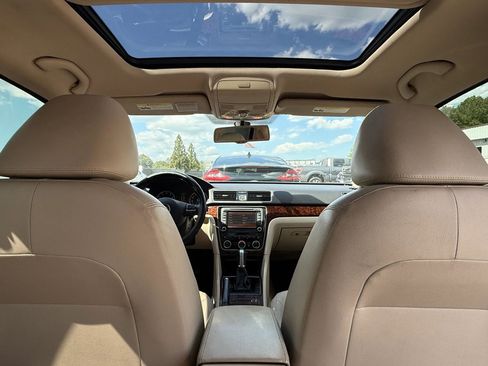 Used 2012 Volkswagen Passat 3.6 SEL Premium image 23