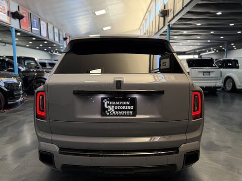 Used 2025 Rolls-Royce Cullinan Black Badge AWD/4WD image 4