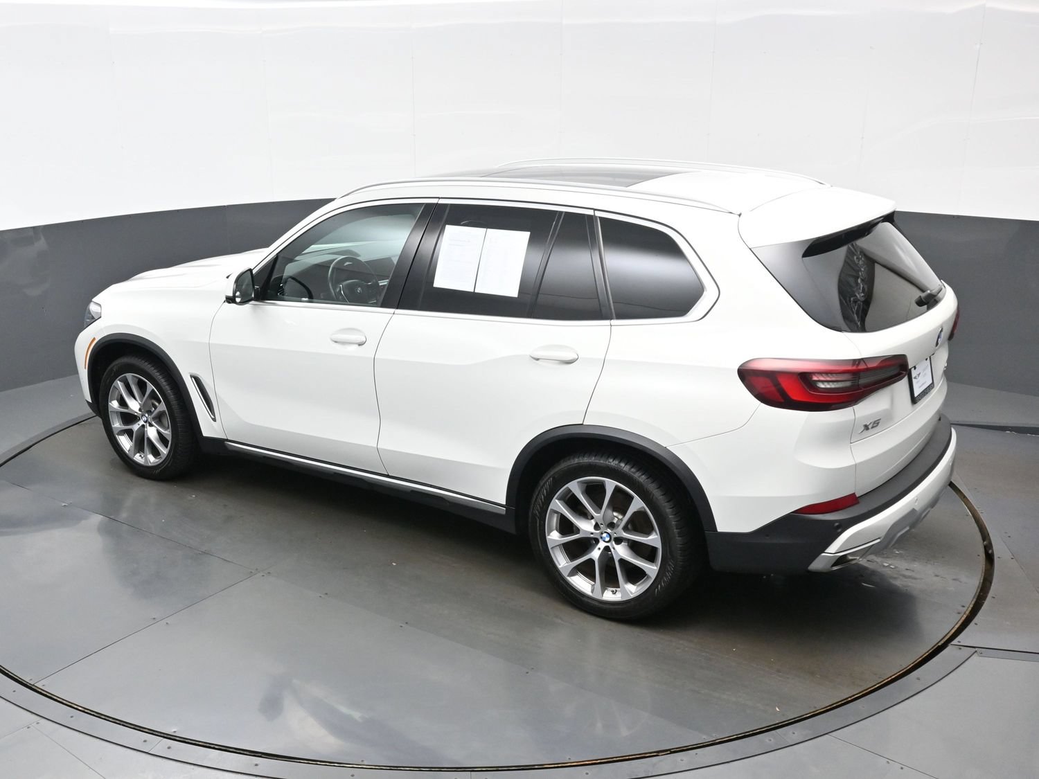 Used 2023 BMW X5 xDrive40i AWD/4WD image 39