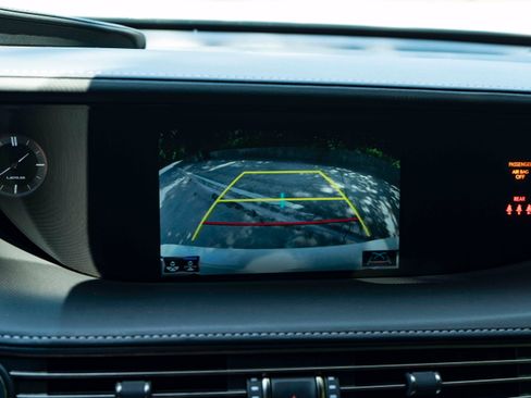 Used 2019 Lexus LS 500 F Sport w/ Accessory Package (Z2) AWD/4WD image 33
