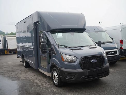 Used 2021 Ford Transit 350 DRW RWD image 4