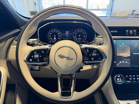New 2025 Jaguar F-PACE R-Dynamic S image 19
