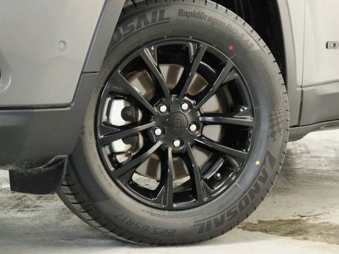 Used 2023 Jeep Cherokee Altitude Lux AWD/4WD image 3