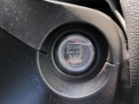 Used 2023 Jeep Renegade Latitude AWD/4WD image 33