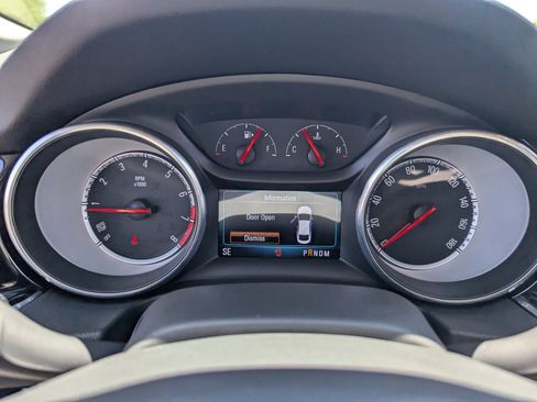 Used 2018 Buick Regal Essence image 29