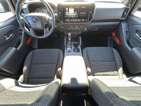 Used 2025 Nissan Frontier PRO-4X w/ Pro Convenience Package image 12