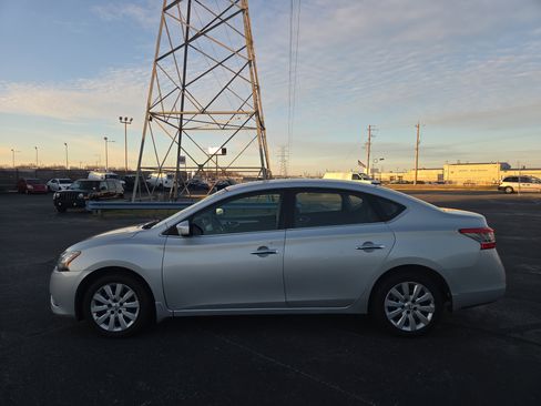 Used 2014 Nissan Sentra SV image 2