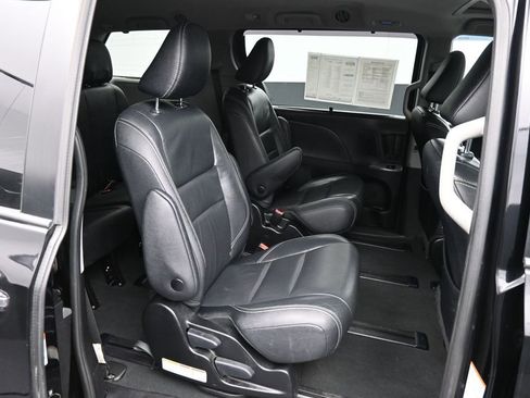 Certified 2019 Toyota Sienna SE w/ SE Preferred Package AWD/4WD image 27