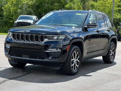 Used 2025 Jeep Grand Cherokee Limited w/ Luxury Tech Group II AWD/4WD image 46