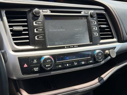 Used 2016 Toyota Highlander Plus FWD image 22