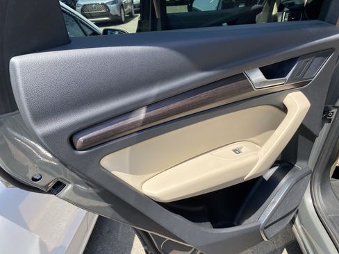 Used 2023 Audi Q5 e Premium w/ Convenience Package AWD/4WD image 16