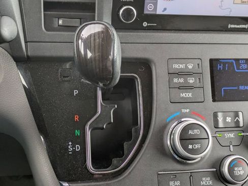 Used 2018 Toyota Sienna XLE Premium image 27