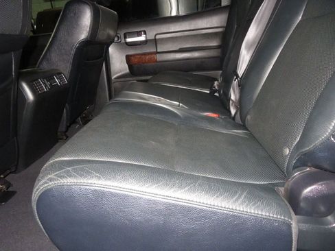 Used 2010 Toyota Tundra Limited w/ Platinum Pkg image 28