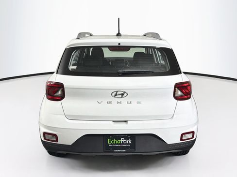 Used 2025 Hyundai Venue SEL FWD image 7