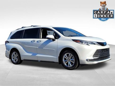 Used 2022 Toyota Sienna Platinum image 4