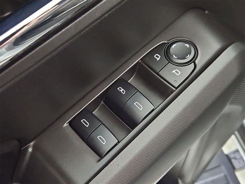 Used 2024 GMC Canyon Elevation image 17