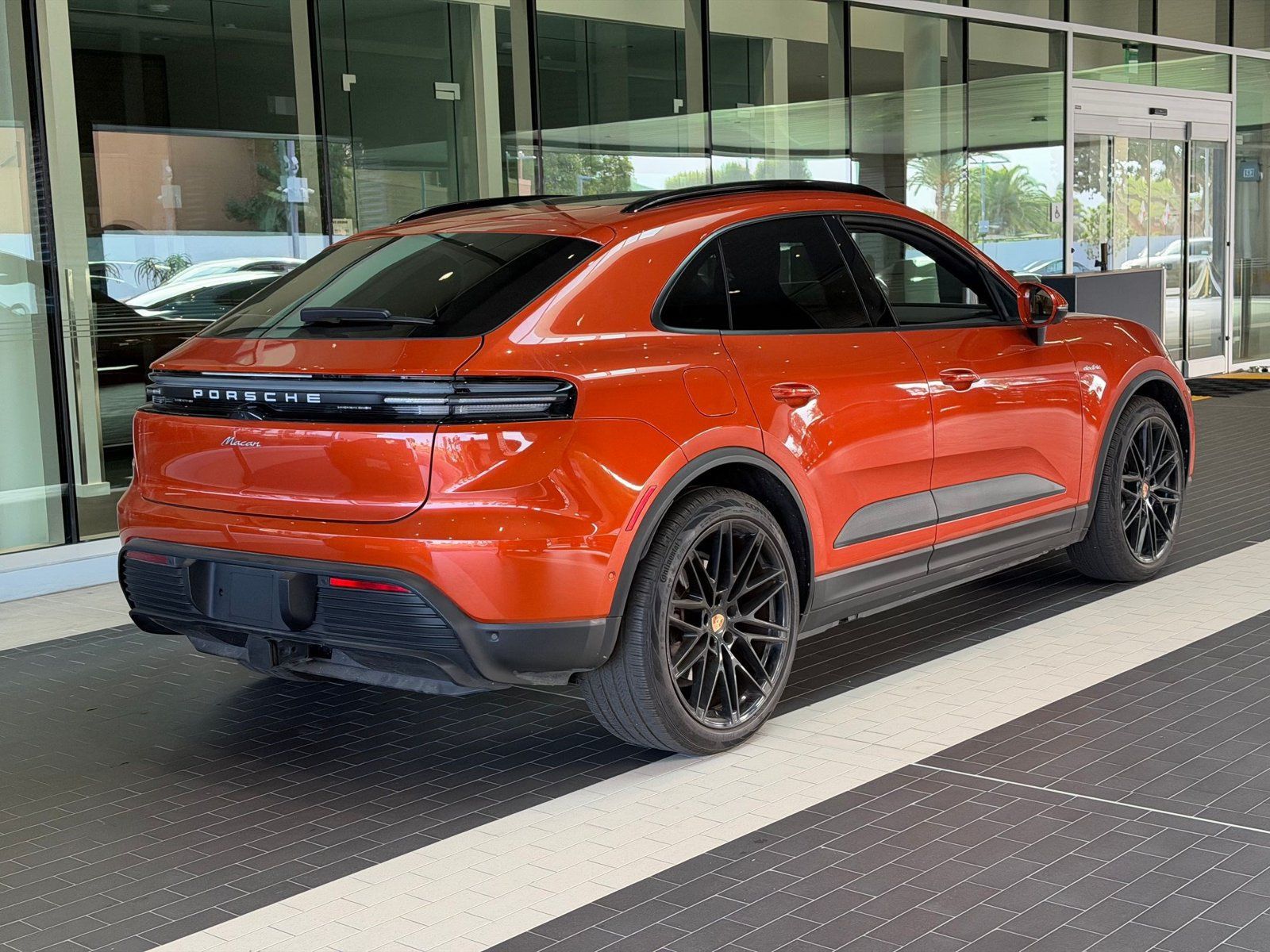 Certified 2025 Porsche Macan Electric RWD image 8