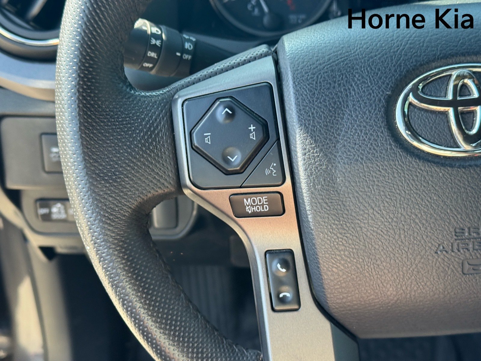 Used 2020 Toyota Tacoma TRD Off-Road w/ Technology Package AWD/4WD image 18