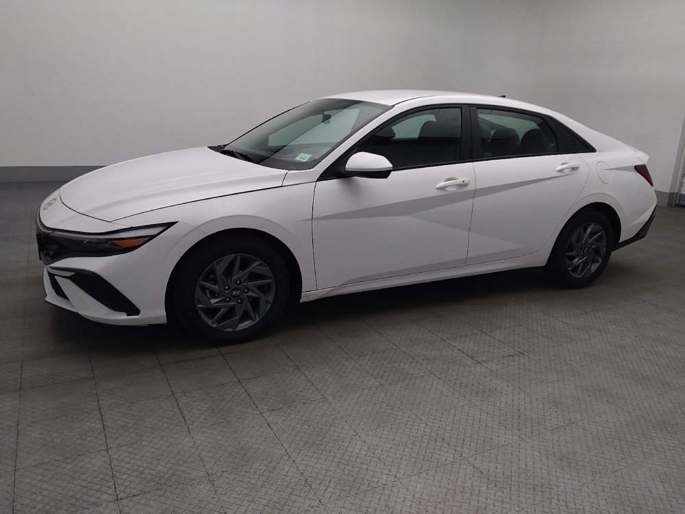Used 2024 Hyundai Elantra SEL FWD image 2