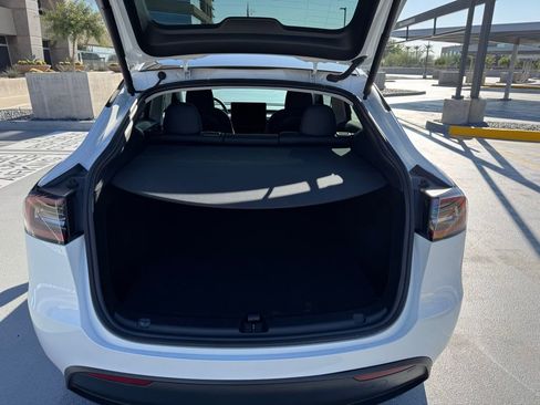 Used 2023 Tesla Model Y Performance image 11